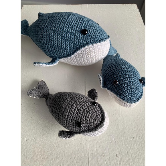 Hand Crocheted 3 Blue Grey  Whales Momma Babies Nautical Nursery Marine Fish‎ - Picture 5 of 10